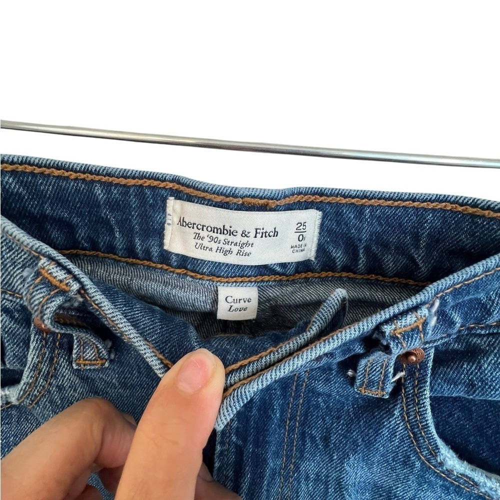 Abercrombie & Fitch The 90s Straight Jean Ultra High Rise Jeans Size 25/0R - Picture 3 of 5